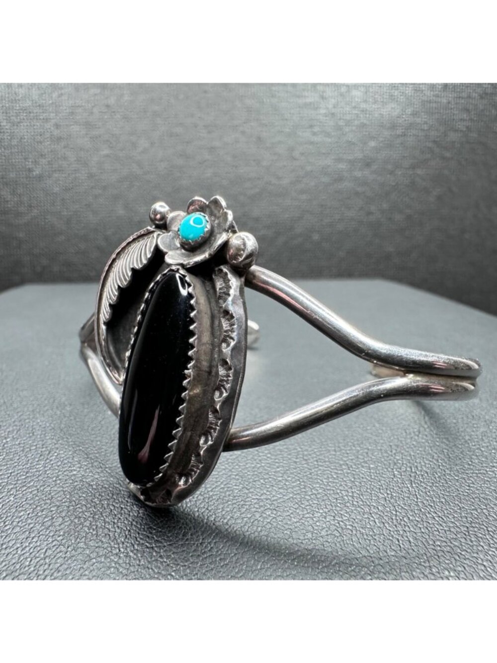 Sterling Silver Oval Onyx Feather Turquoise Accent Cuff Bracelet Vintage Sz 5.5 - Picture 2 of 16
